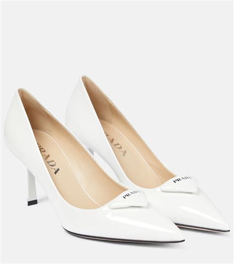 prada pumps weiss lackleder|Weiss Pumps Aus Lackleder .